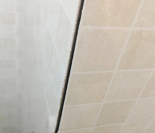 临猗瓷砖空鼓维修公司分享阳台瓷砖脱落的修复过程可以分为以下几个步骤